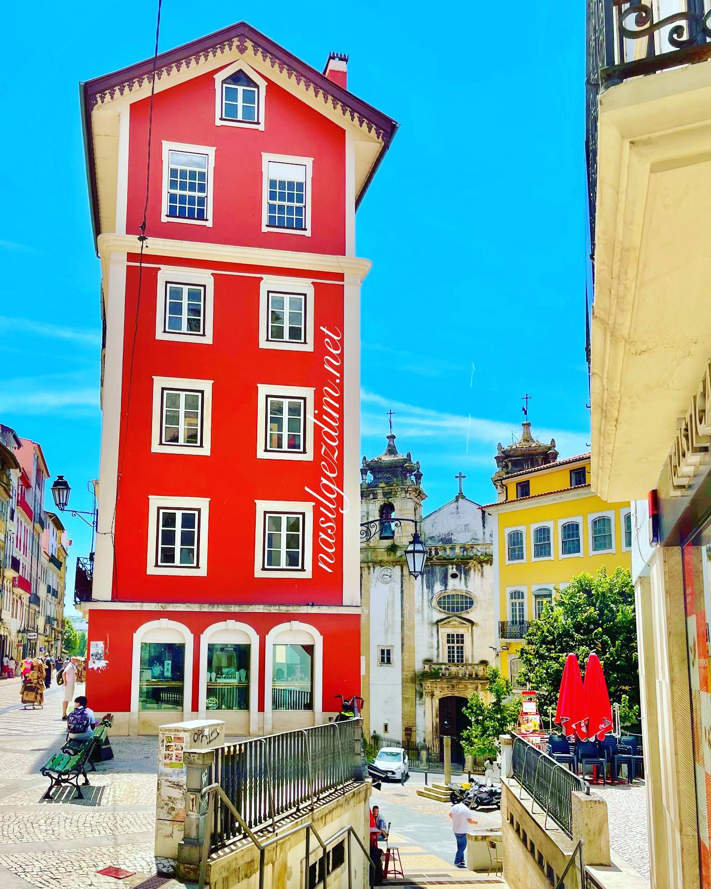 Rua Ferreira Borges, Coimbra’nın alışveriş caddesi. Üniversitesi. .
. .
#coimbra #portugal #nasilgezdim #haftasonu 🇵🇹 #benimobjektifim #milliyetrota #gezimanya #hurriyetseyahat #portekiz #iphoneonly #seyahatekspresi #seyahat #geziyorum #bevisuallyinspired #gezginfest #gezginfoto #passionpassport #iphonography #ilovetravelling #wonderful_places #nereyegitsek #haftasonukaçamağı #gezenlerden #seyahataşkı #discoverearth #gezelimgörelim #gezginstagram #wordcaptures #seetheworld #mytravelgram